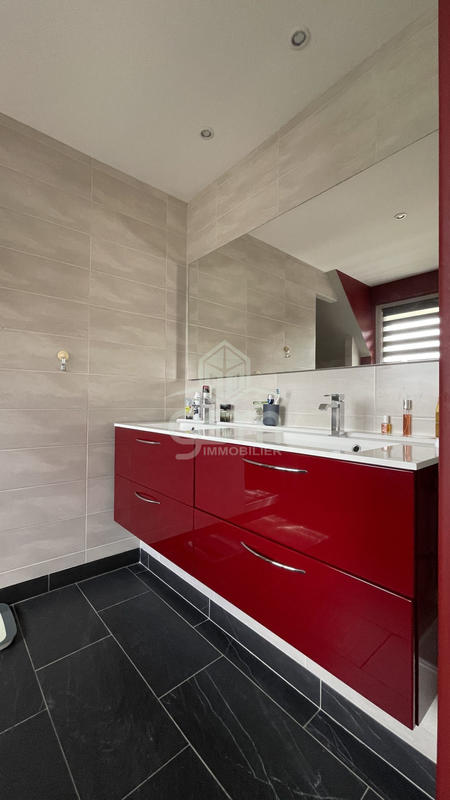 Maison - 383 m² - 13 pièces