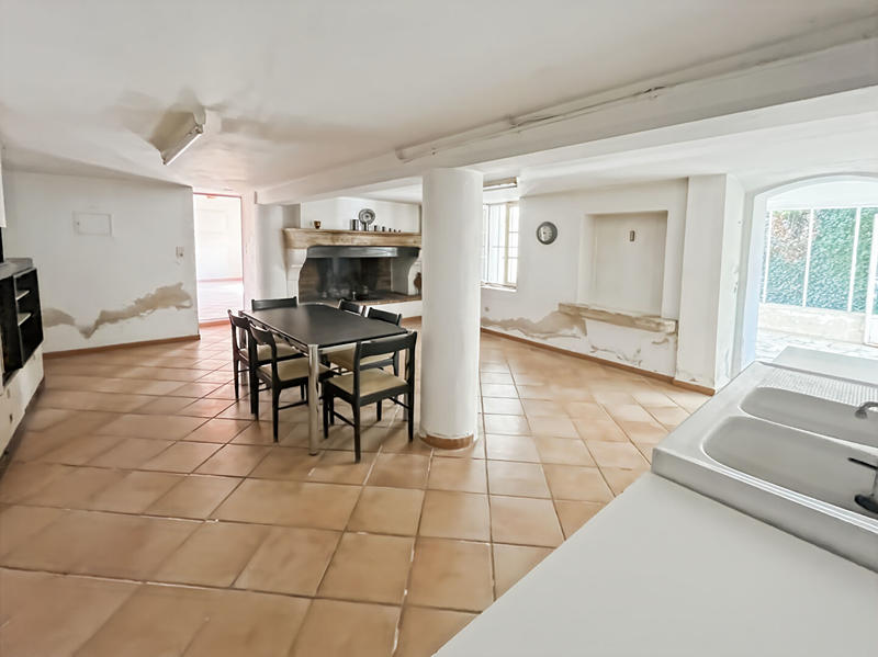 Maison - 370 m² - 8 pièces