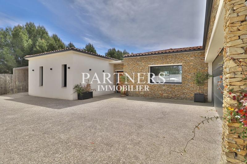 Maison - 285 m² - 8 pièces