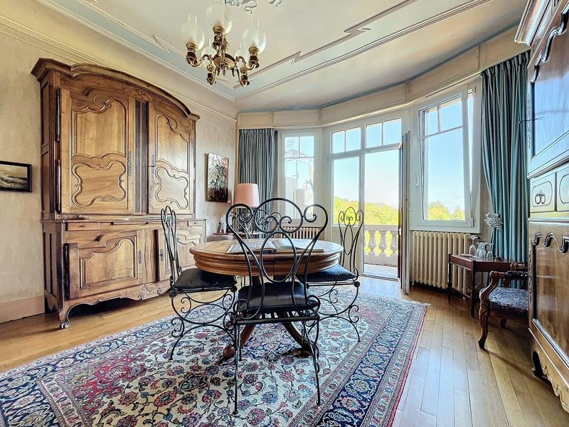 Maison ancienne - 201 m² - 8 pièces