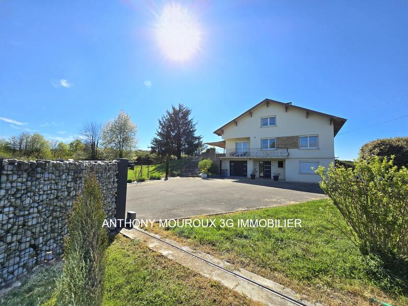 Maison - 222 m² - 6 pièces