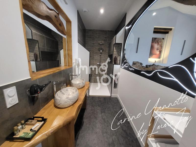 Propriété - 600 m² - 14 pièces