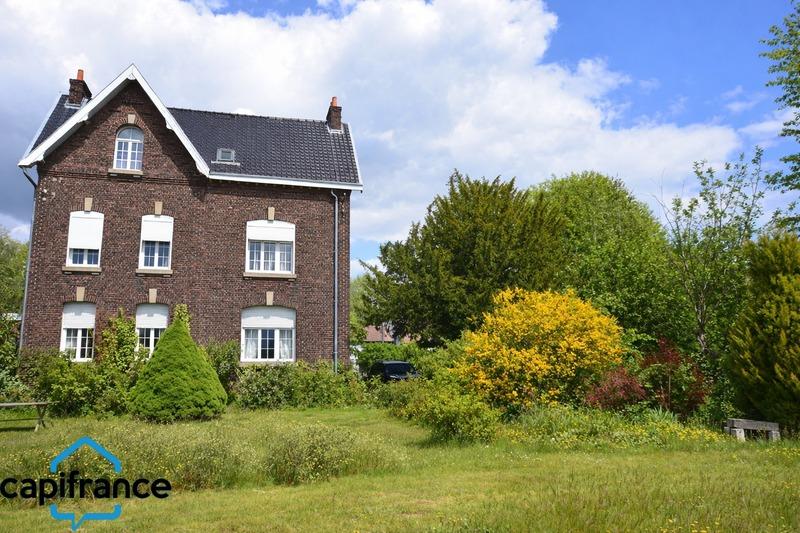 Maison - 255 m² - 12 pièces