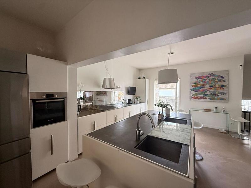 Appartement - 225 m² - 7 pièces