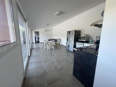 Maison traditionnelle - 185 m² - 6 pièces