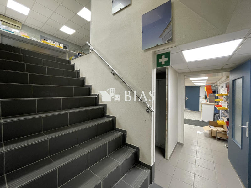 Local commercial - 220 m² - 9 pièces