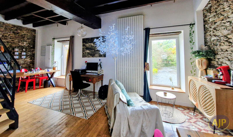 Maison - 235 m² - 9 pièces