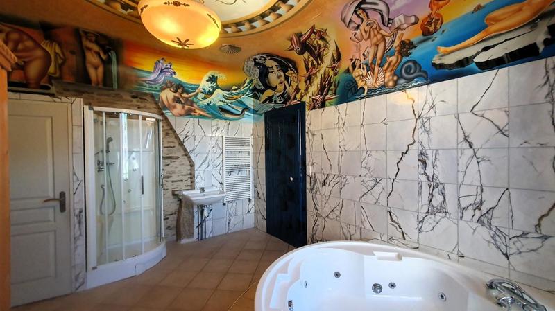 Propriété - 311 m² - 9 pièces