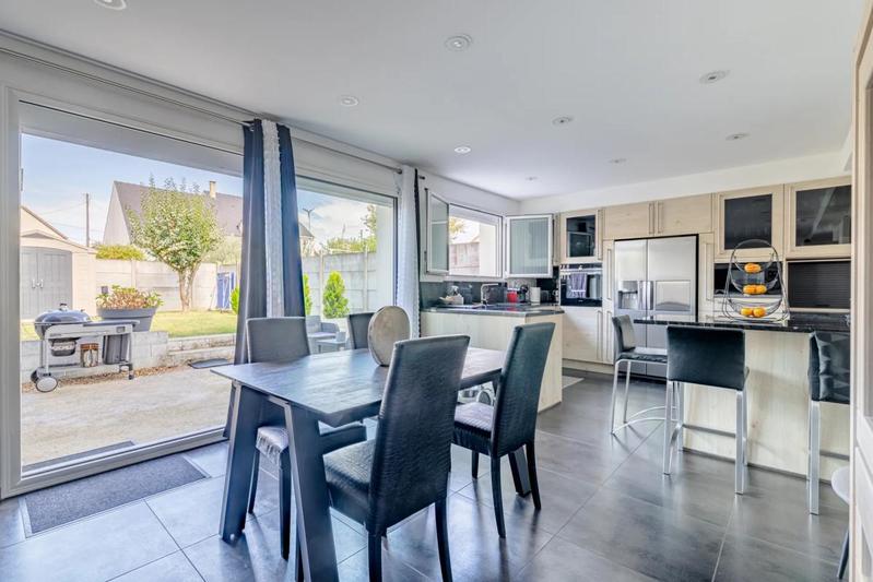 Maison - 213 m² - 6 pièces