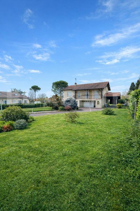 Maison traditionnelle - 90 m² - 4 pièces