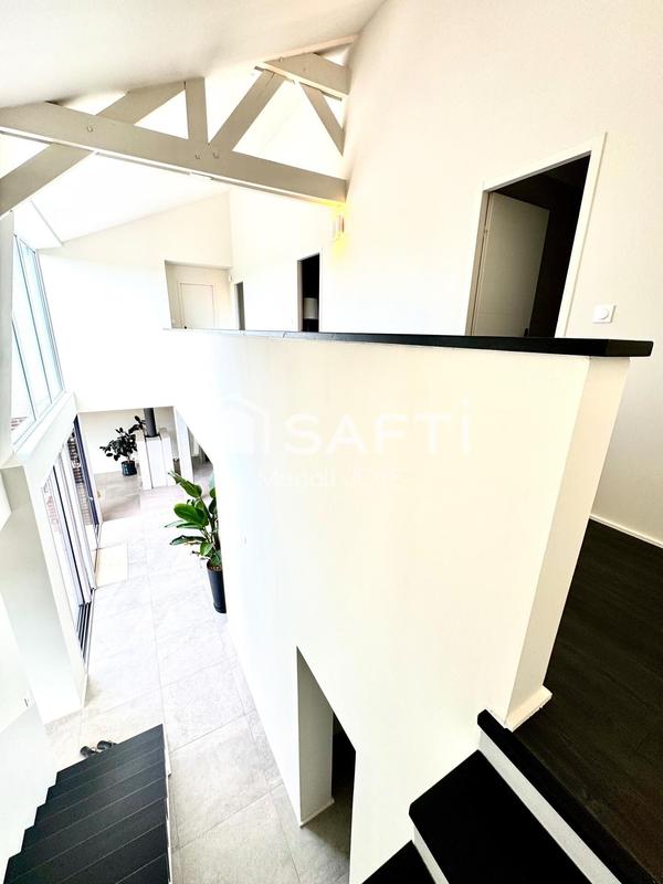 Maison - 235 m² - 7 pièces