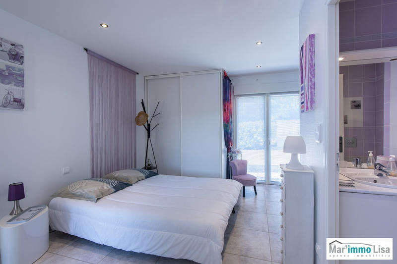 Villa - 256 m² - 6 pièces