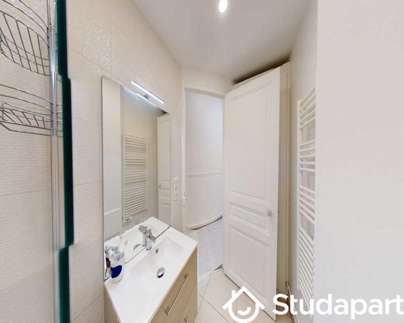 Chambre - 77 m² - 1 pièce