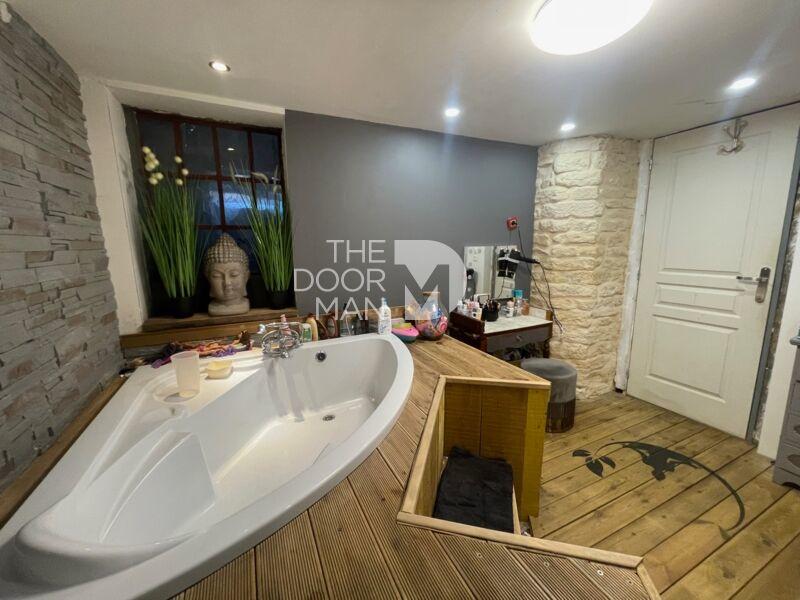 Maison - 253 m² - 10 pièces