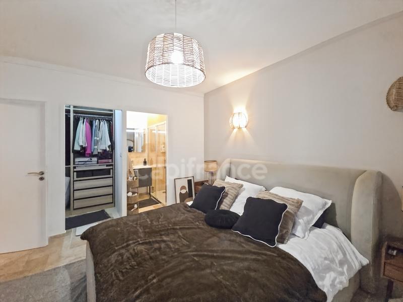 Maison - 200 m² - 7 pièces