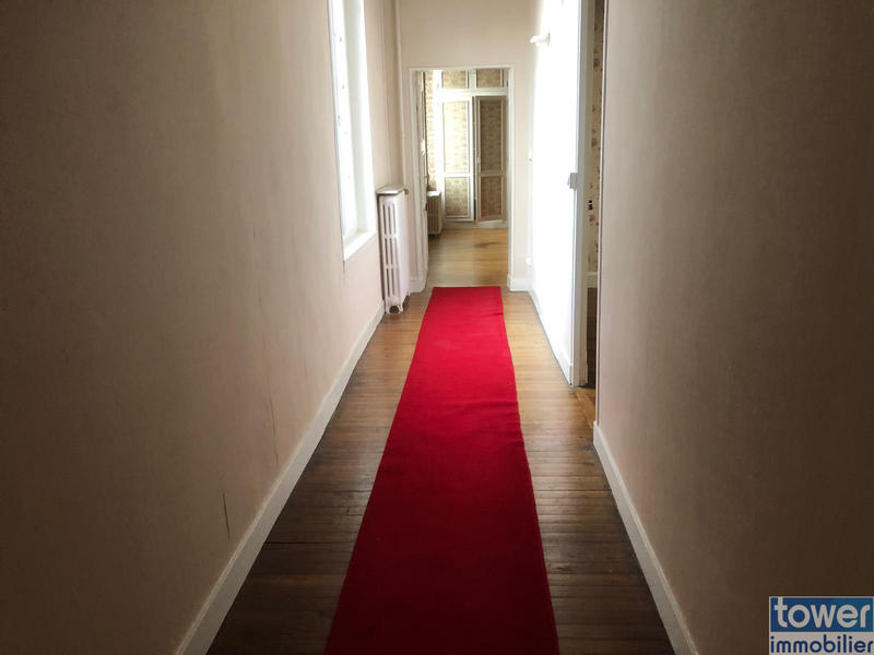 Propriété - 995 m² - 10 pièces