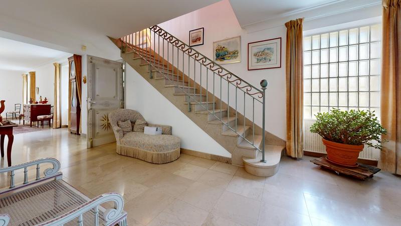 Maison - 320 m² - 8 pièces