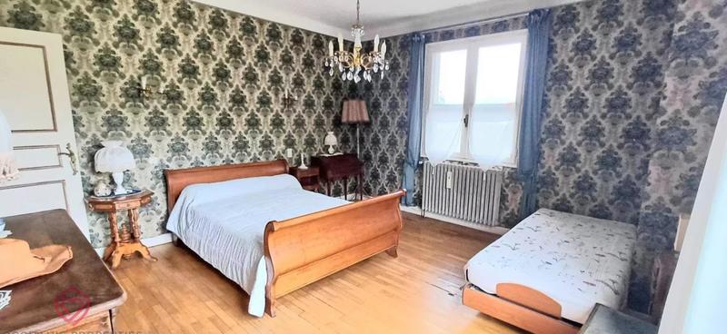 Maison - 263 m² - 9 pièces