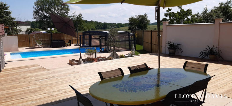 Maison - 180 m² - 5 pièces