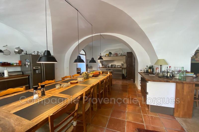 Maison - 1 150 m² - 25 pièces