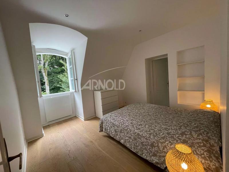 Maison - 243 m² - 8 pièces