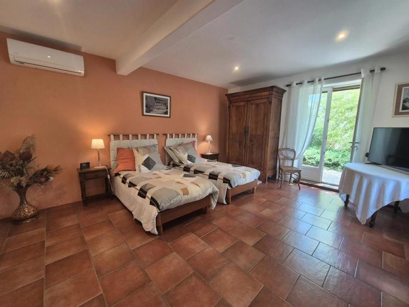 Maison - 292 m² - 8 pièces