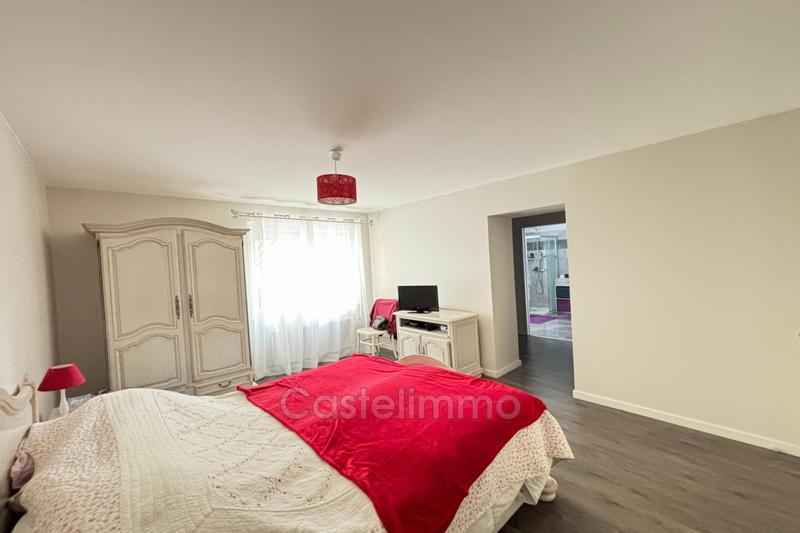 Maison - 370 m² - 10 pièces