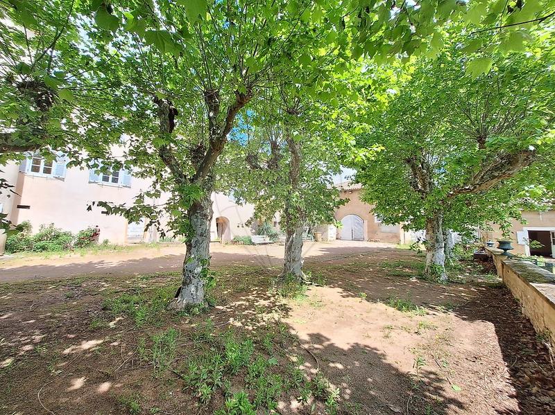 Maison - 404 m² - 5 pièces