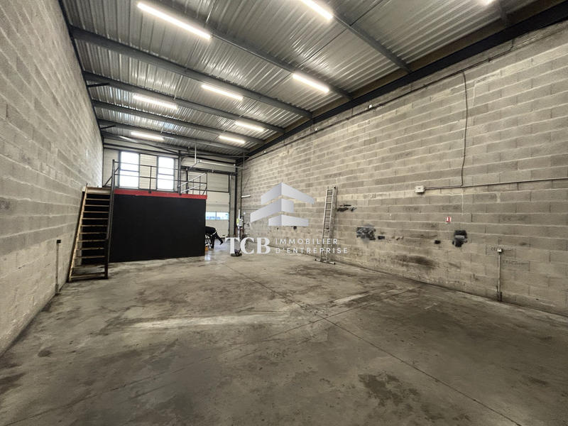 Local d'activités - 121 m²