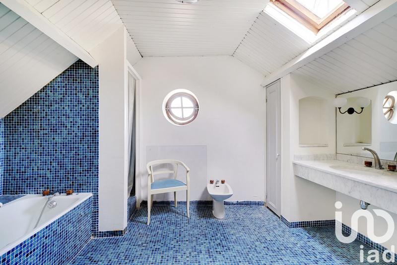 Maison - 230 m² - 8 pièces