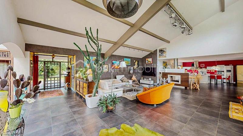 Propriété - 450 m² - 9 pièces