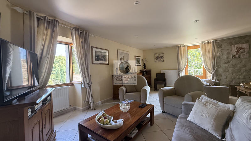 Maison - 218 m² - 7 pièces