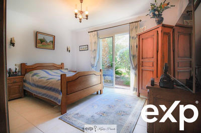 Maison - 238 m² - 8 pièces