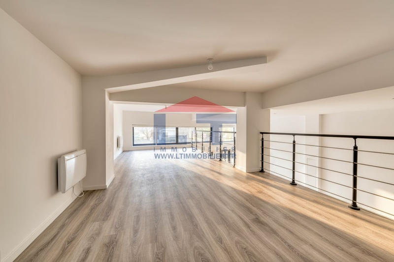 Loft - 158 m² - 3 pièces