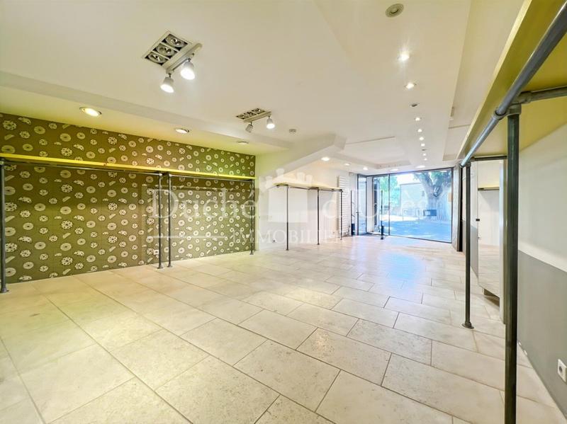 Local commercial - 80 m² - 3 pièces