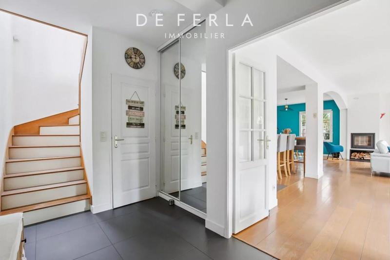 Propriété - 210 m² - 8 pièces