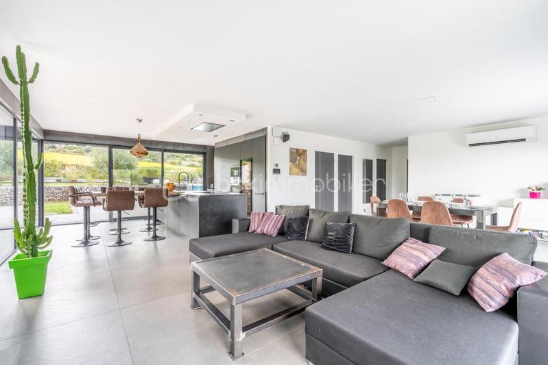 Maison - 180 m² - 6 pièces