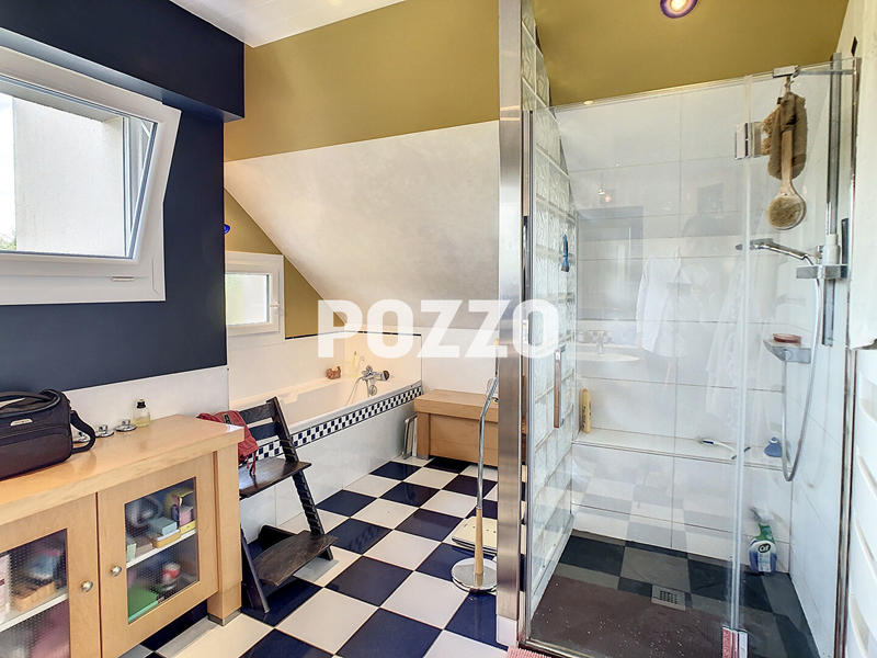 Maison - 230 m² - 7 pièces