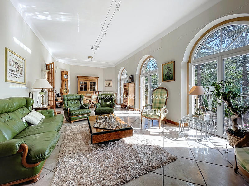 Maison - 202 m² - 7 pièces