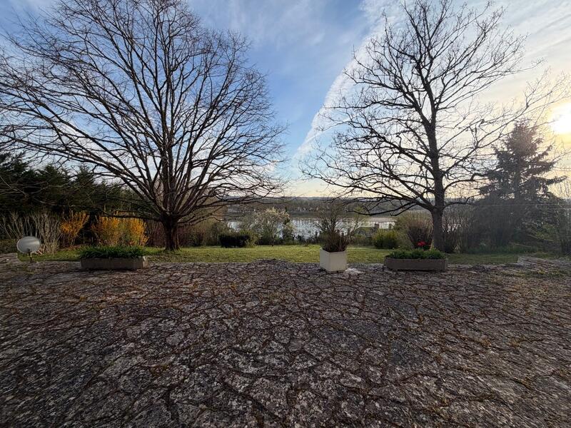 Maison - 233 m² - 9 pièces