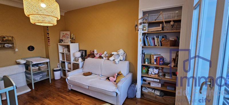 Appartement - 93 m² - 4 pièces