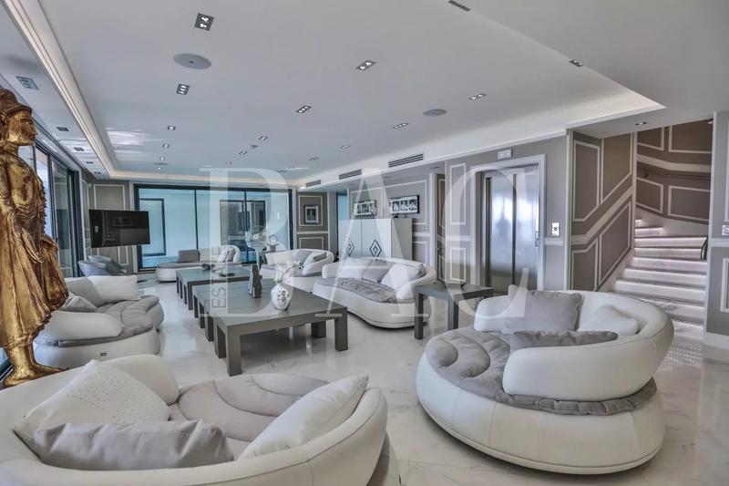 Villa - 1 000 m² - 22 pièces