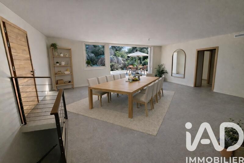 Maison - 220 m² - 8 pièces