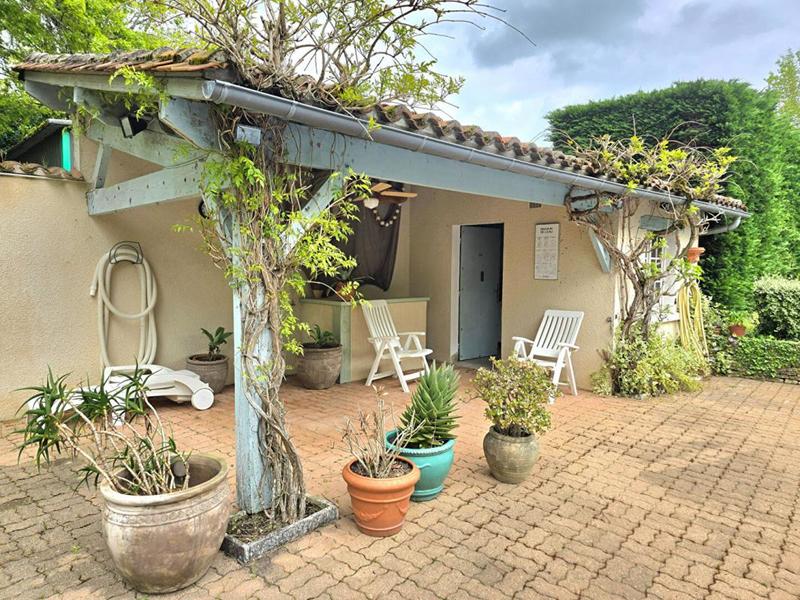 Maison - 220 m² - 8 pièces