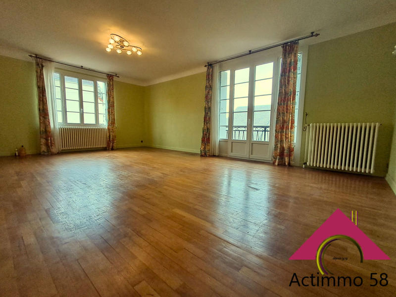 Maison - 203 m² - 10 pièces