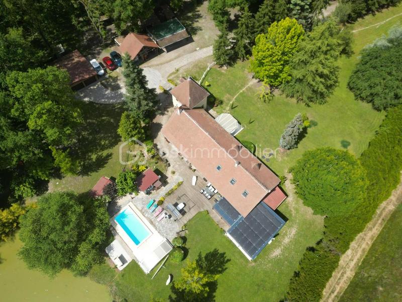 Propriété - 250 m² - 9 pièces