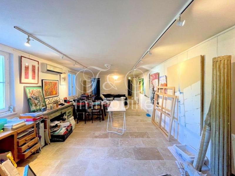 Propriété - 275 m² - 8 pièces