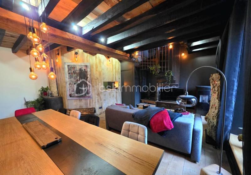 Maison traditionnelle - 189 m² - 8 pièces