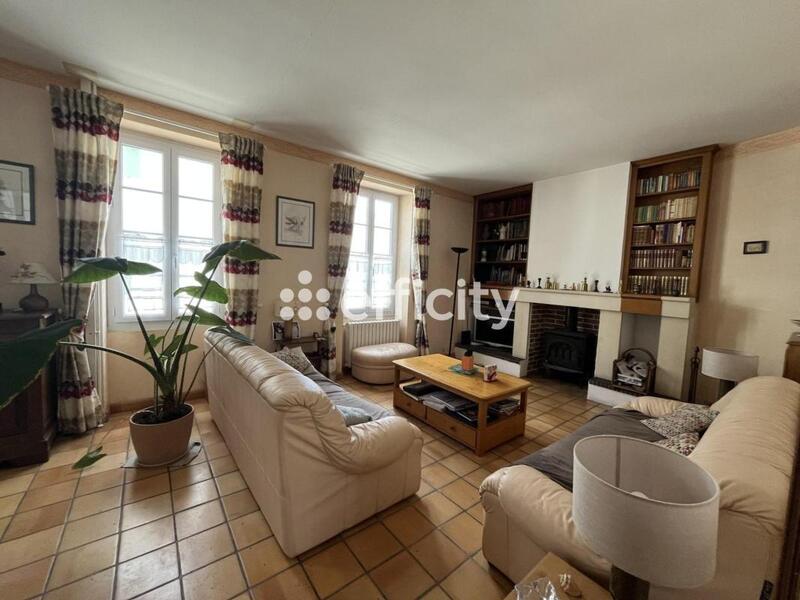 Maison - 235 m² - 10 pièces