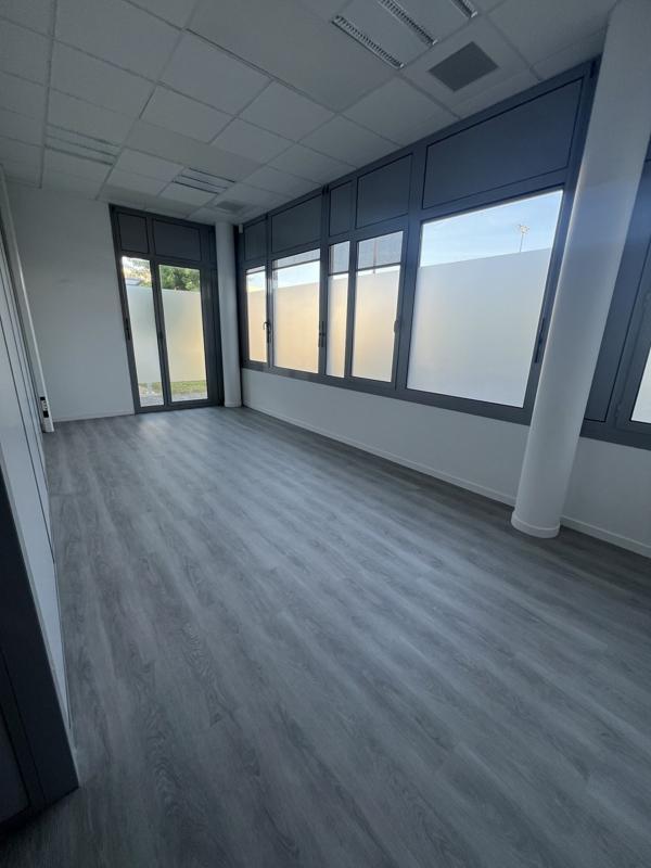 Bureau - 236 m²